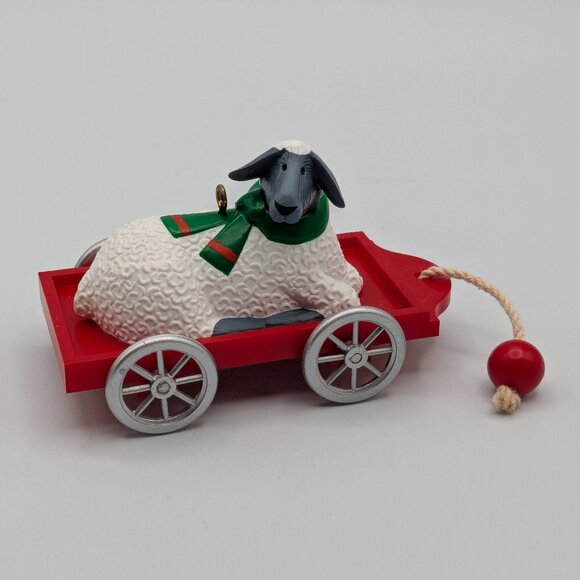 Hallmark Keepsake Nostalgic Lamb 1989, Vintage Christmas Ornament - Picture 1 of 12
